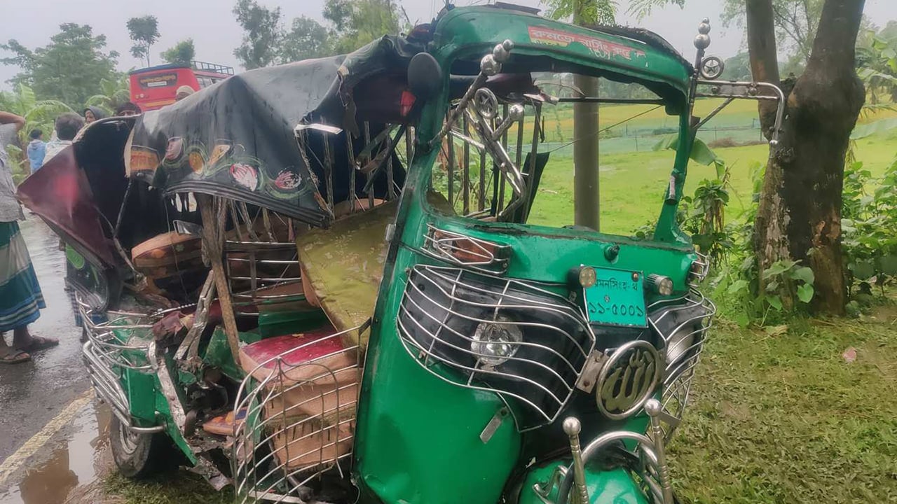নেত্রকোনায় বাস চাপায় সিএনজির দুই যাত্রী নিহত