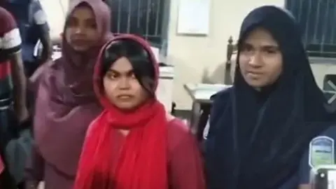 ফ্যামিলি কার্ডের কথা বলে টাকা নেওয়ার অভিযোগে আটক এনসিপি নেত্রী, মামলা দায়ের 