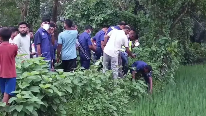 নেত্রকোণায় নিখোঁজের ৭ দিন পর মাটি খুঁড়ে নারীর লাশ উদ্ধার