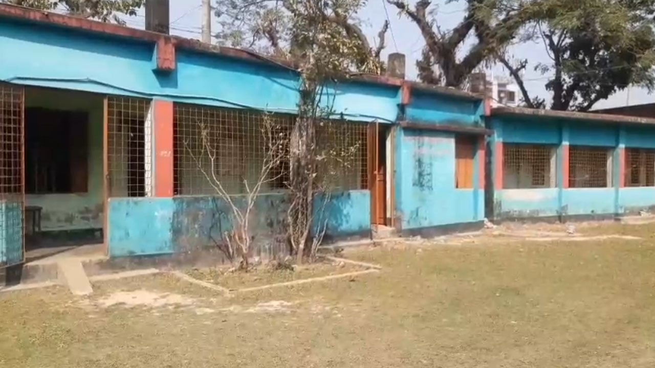 নেত্রকোণায় রাতের আঁধারে চার ভোটকেন্দ্রে আগুন