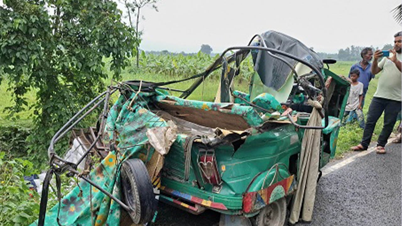 বদলগাছীতে সিএনজি-‍ভুটভুটির সংঘর্ষে নিহত ২