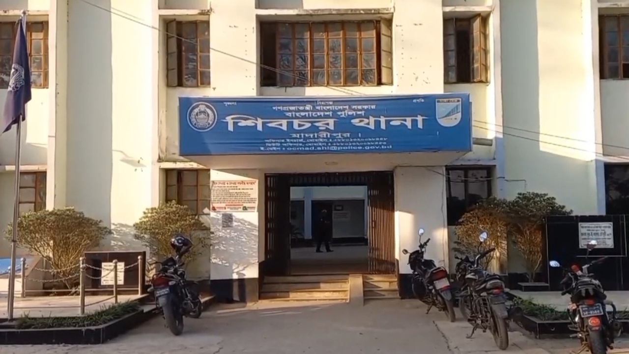 শিবচরে নিজ ঘর থেকে কলেজছাত্রীর লাশ উদ্ধার