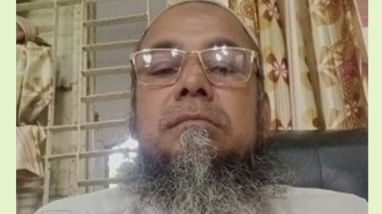 ছুটি ছাড়াই দেড় মাস বিদেশে থাকেন কলেজ লাইব্রেরিয়ান!