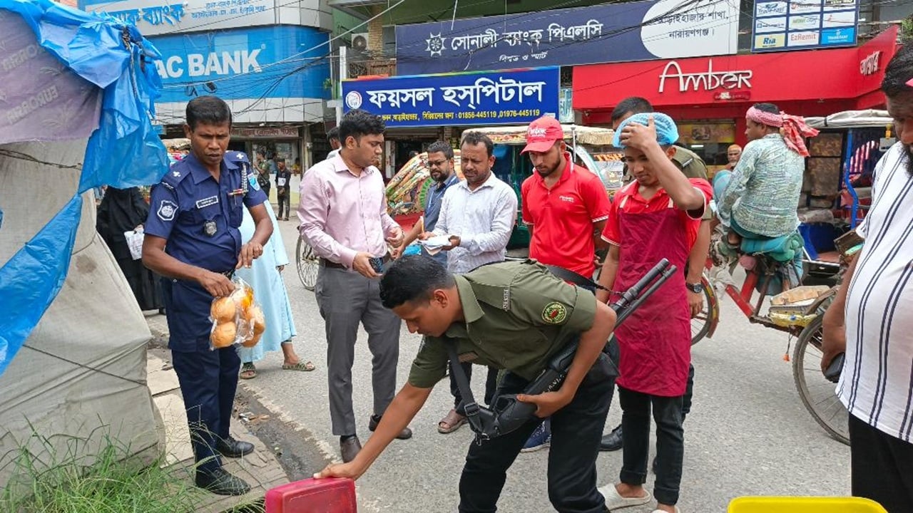আড়াইহাজারে ভ্রাম্যমাণ আদালতের অভিযান, ৪ দোকানিকে অর্থদণ্ড