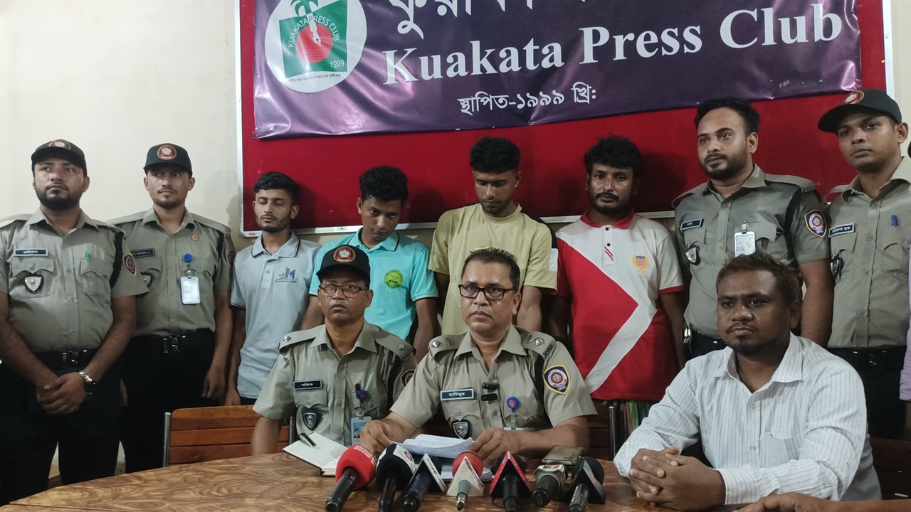 কুয়াকাটায় ‘ক্রিস্টাল আইস’সহ চার যুবক আটক