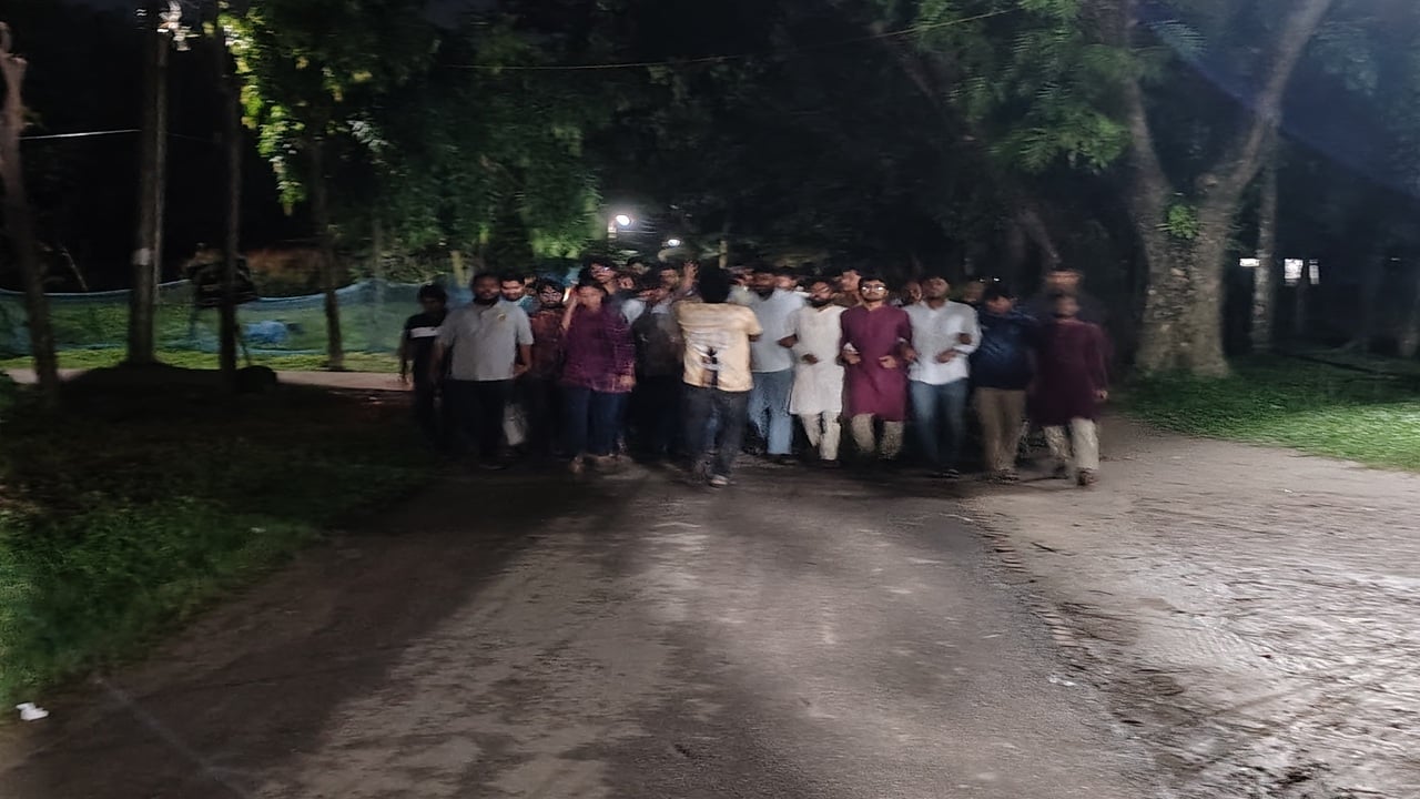জাবিতে জুলাই আন্দোলন স্মরণে প্রতীকী মিছিল