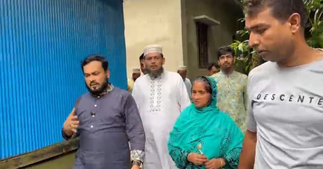 বিধবা ঝর্ণা রাণীর ঘরের দায়িত্ব নিলেন জামায়াত নেতা