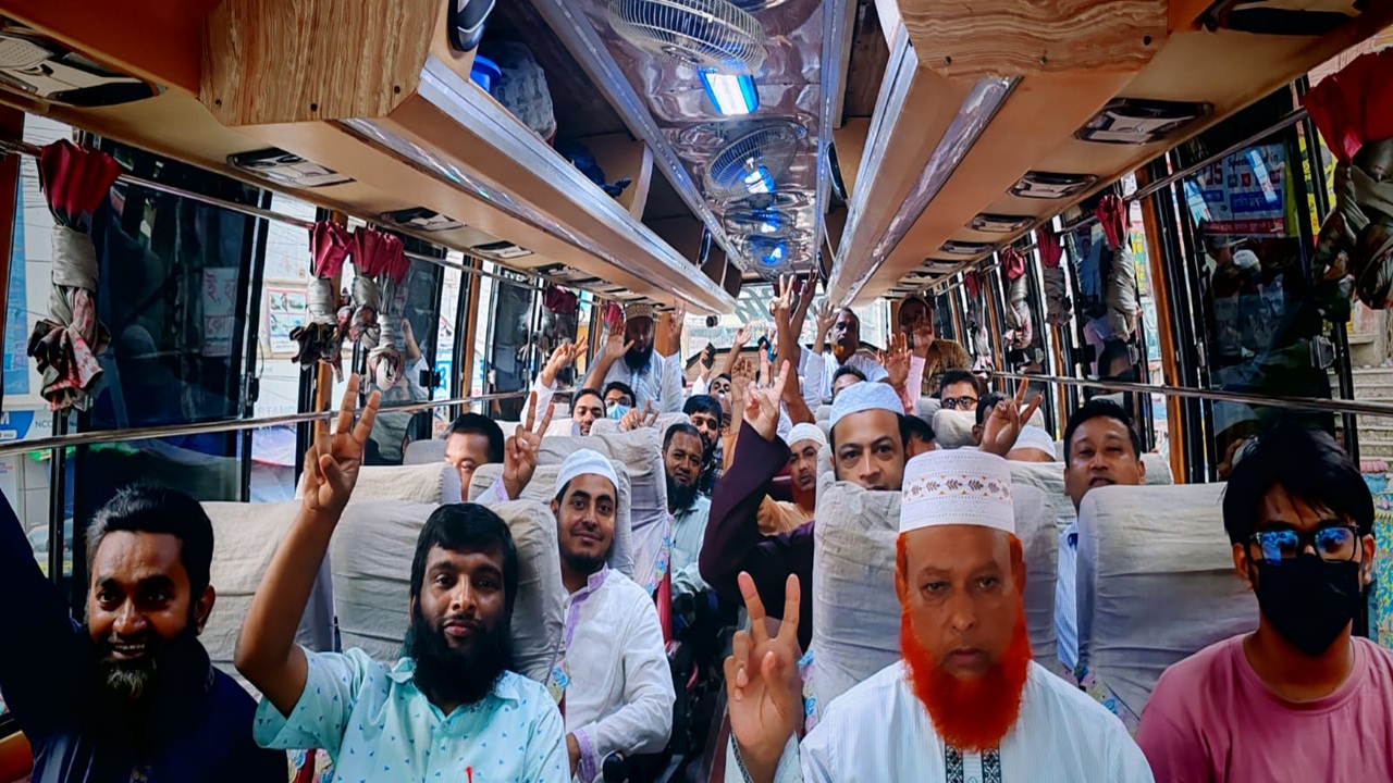 ভোর থেকেই ঢাকামুখী কুমিল্লার জামায়াত নেতাকর্মীরা