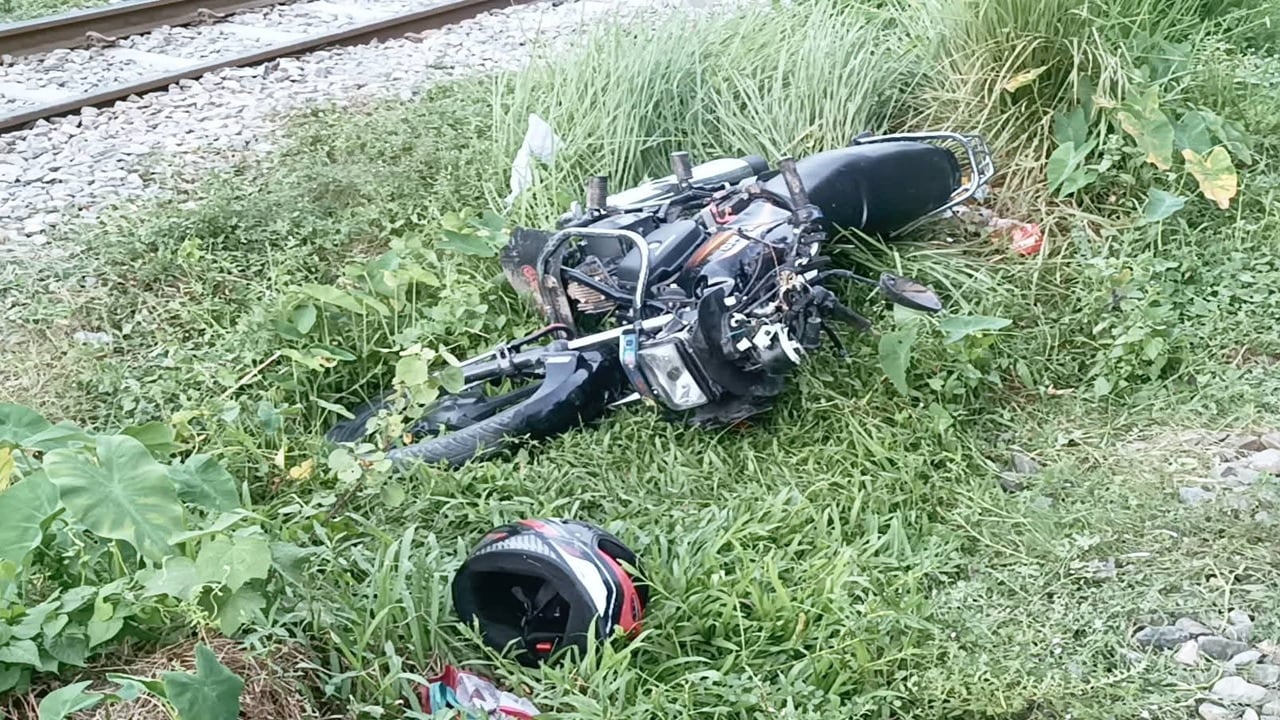 নরসিংদীতে ট্রেনে কাটা পড়ে স্বামী-স্ত্রীর মৃত্যু