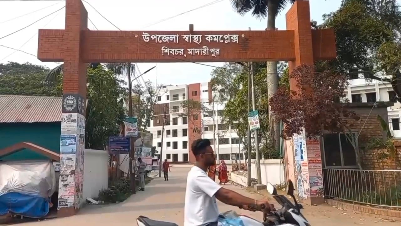 মাদারীপুরে মোটরসাইকেল দুর্ঘটনায় অজ্ঞাত যুবক নিহত