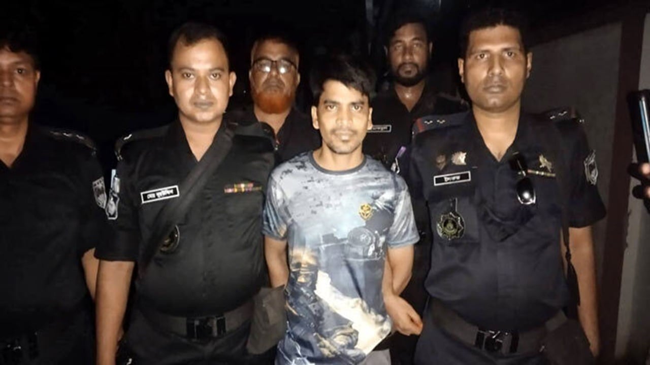 মিটফোর্ডে সোহাগ হত্যার আসামি নান্নু বন্দরে গ্রেপ্তার