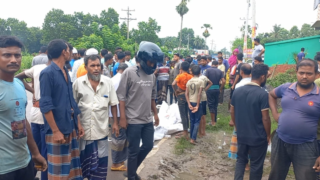 যশোরে বাসচাপায় দুই ভ্যানযাত্রী নিহত, আহত ৩