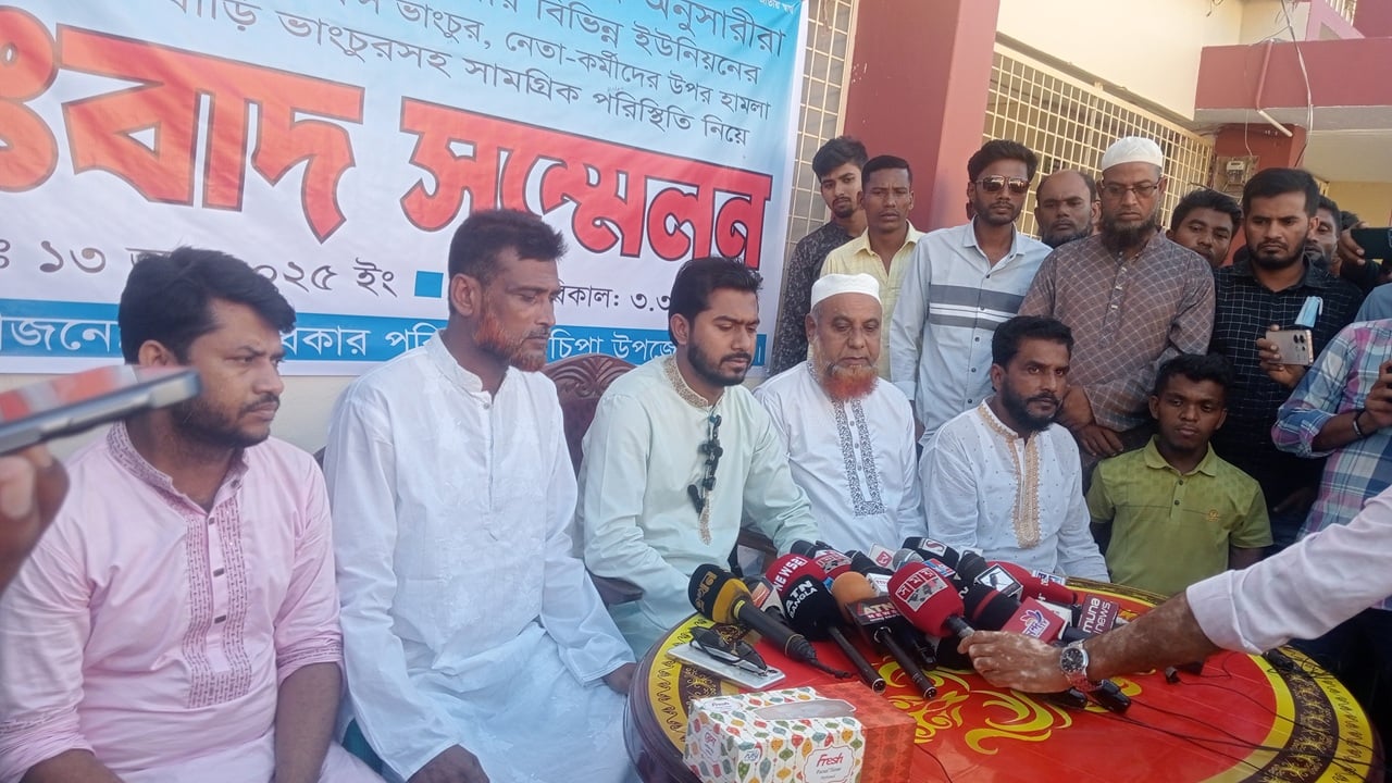 হামলার প্রতিবাদে ভিপি নুরের সংবাদ সম্মেলন