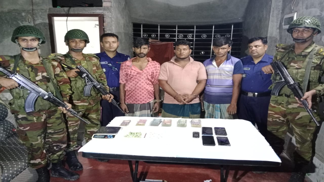 রামপালে সেনাবাহিনী সদস্যদের অভিযান, হেরোইনসহ আটক ৩