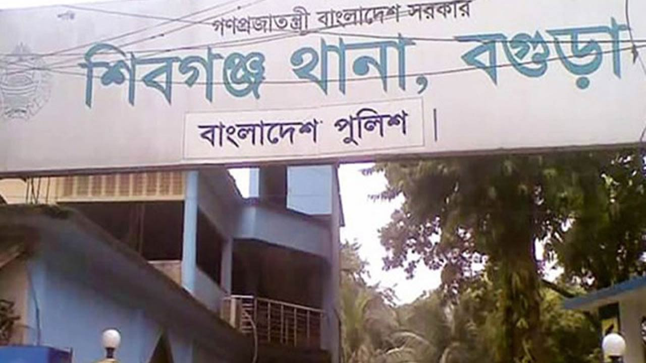 শিবগঞ্জে মাদক ব্যবসায়ীর হামলায় পুলিশ সদস্য আহত