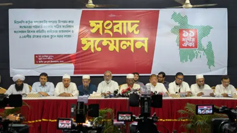 সরকারের সংবিধান সংশোধনের উদ্যোগ ১১ দলের প্রত্যাখ্যান