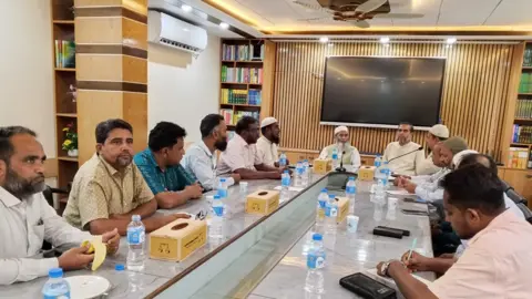 প্রতিশ্রুতি দিয়েও নন-এমপিও শিক্ষকদের বেতনভুক্ত করছে না সরকার: মুজিবুর রহমান