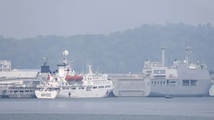 মালয়েশিয়া থেকে প্রত্যাবাসিতদের নিয়ে মিয়ানমারের জলসীমায় ৩ জাহাজ