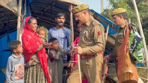 ভারতশাসিত কাশ্মীরে কথিত বাংলাদেশি অনুপ্রবেশকারীদের বিরুদ্ধে ধরপাকড় অভিযান