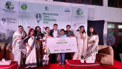 বিশ্ব মানসিক স্বাস্থ্য দিবসে ঢাবিতে দাবা প্রতিযোগিতা