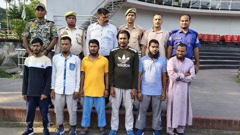 ভারতে তিন বছর কারাভোগ শেষে দেশে ফিরলেন পাচার হওয়া ছয় বাংলাদেশি