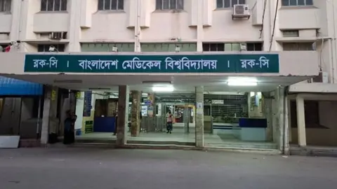 মাকে দেখতে হাসপাতালে গিয়ে আর ফেরা হলো না ১৫ বছরের সামিয়ার