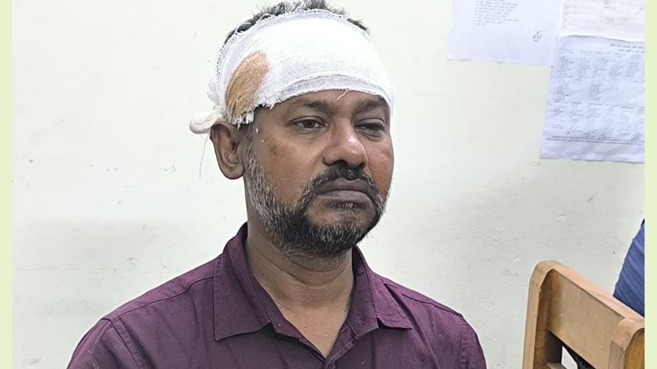 হিজলায় কৃষি কর্মকর্তার ওপর হামলা, বিএনপি নেতার নামে মামলা