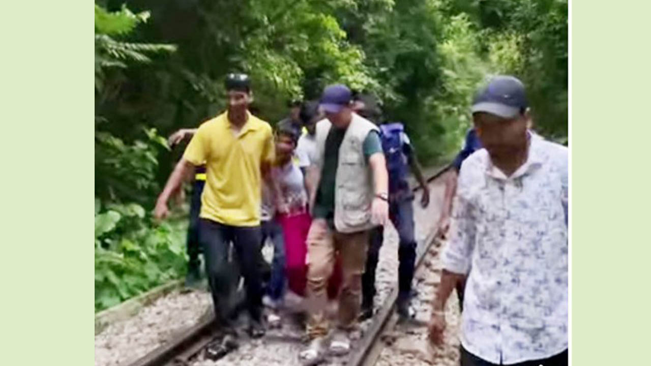 কমলগঞ্জের লাউয়াছড়ায় ট্রেনে কাটা পড়ে যুবকের মৃত্যু