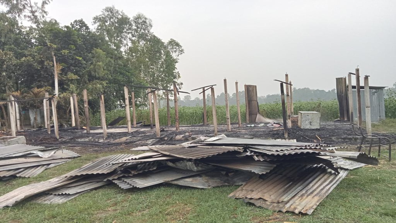 বুদ্ধি প্রতিবন্ধী বিদ্যালয় পুড়ে ছাই, ৫ লাখ টাকা ক্ষতি