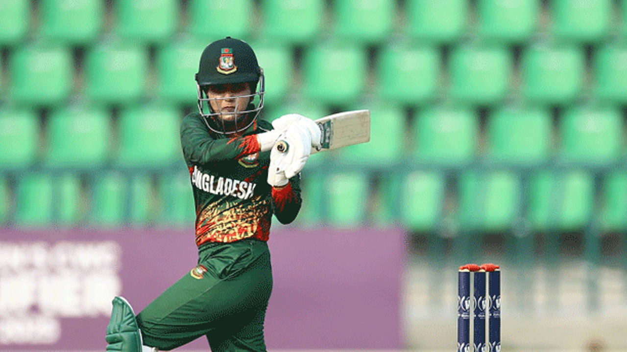 ‘জ্যোতি’ ছড়াচ্ছে অধিনায়কের ব্যাট