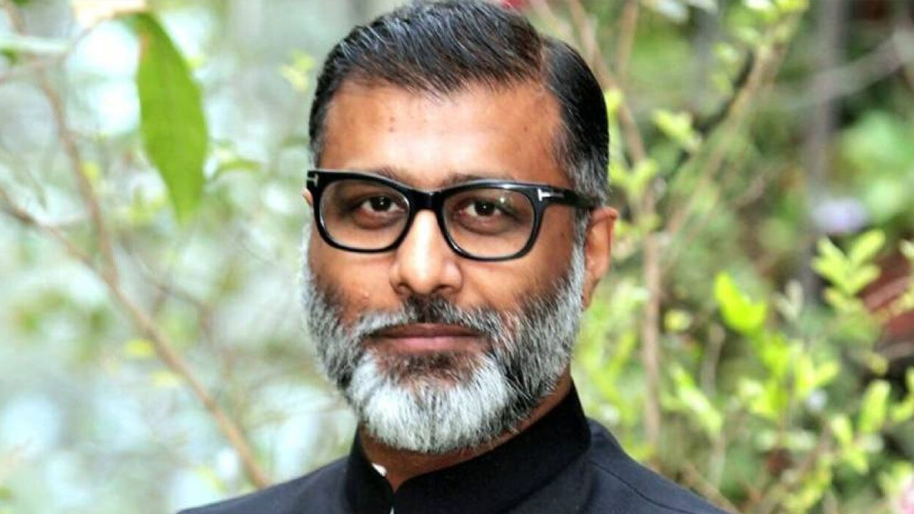 ড. ইউনূসকে হেনস্তা করতে এসে আত্মগোপনে নিঝুম মজুমদার