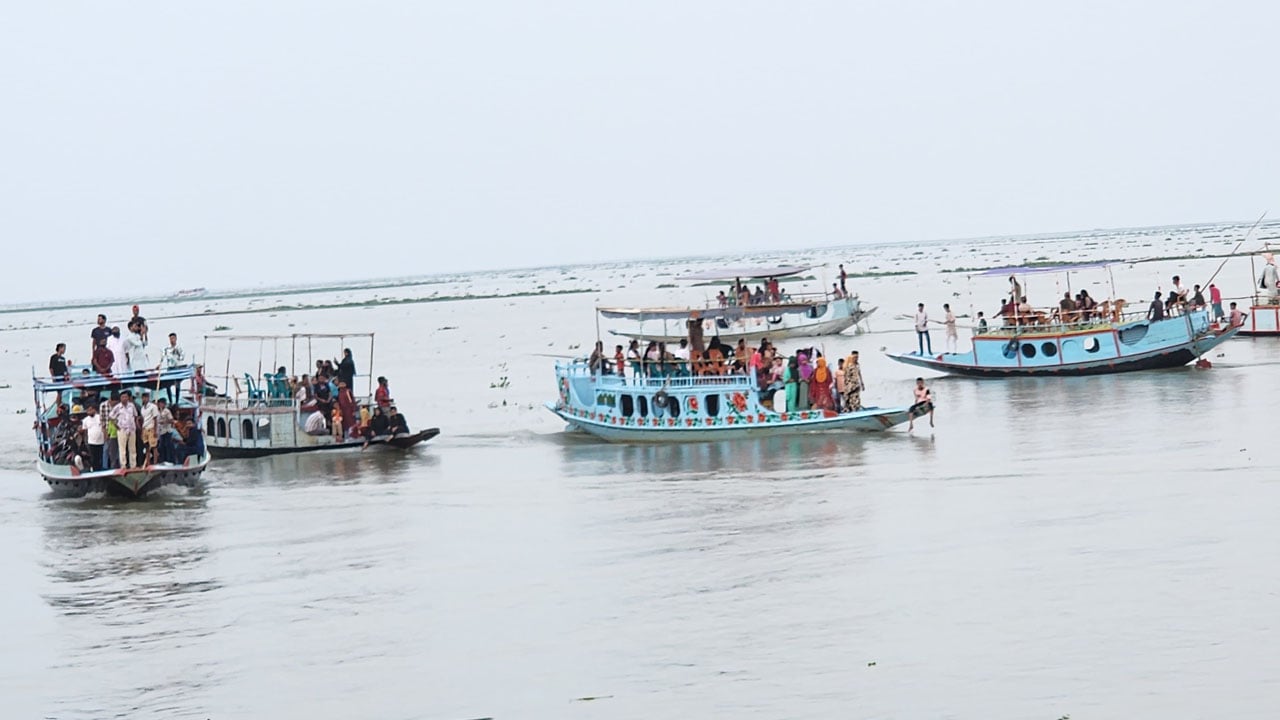 হাওরের সৌন্দর্য উপভোগ করতে নিকলীতে দর্শনার্থীরা