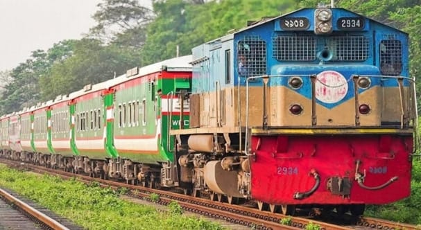 উত্তরাঞ্চলে ট্রেনযাত্রীদের ভোগান্তির শেষ নেই