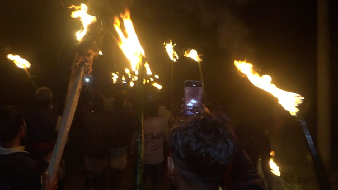 ফসলি জমি নষ্ট করে নদী খনন, প্রতিবাদে নীলফামারীতে মশাল মিছিল