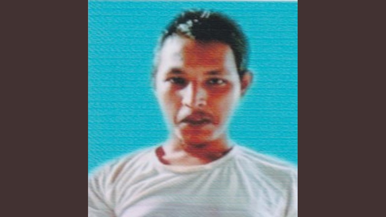 নিখোঁজ ছেলের অপেক্ষায় প্রহর গুনছেন মা