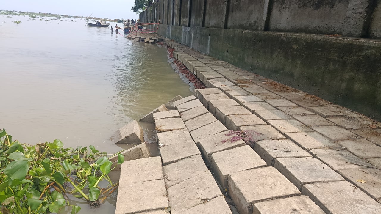 নিকলীতে কাজ শেষের আগেই নদী প্রতিরক্ষা বাঁধে ধস