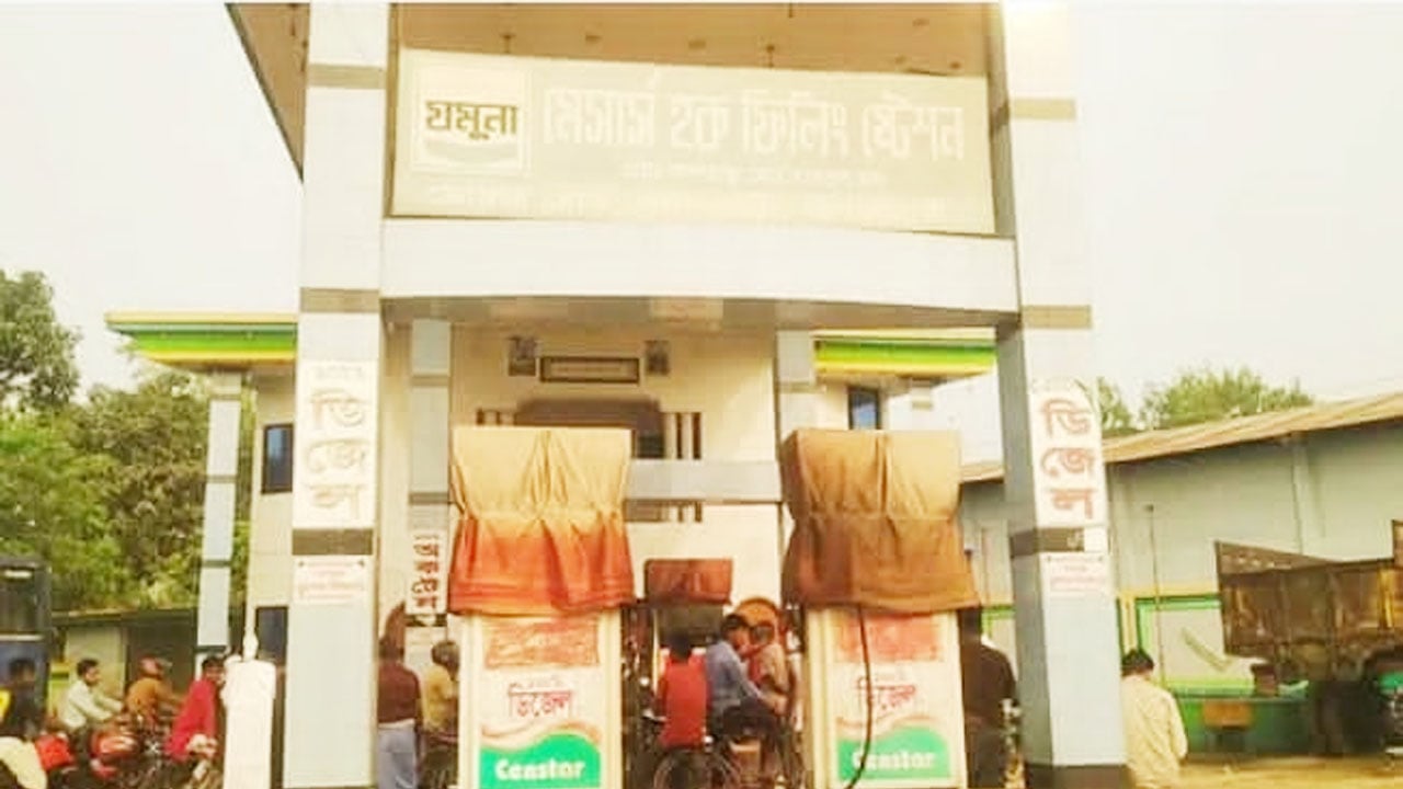 নীলফামারীতে পাম্প বন্ধ, খুচরা বাজারে বেশি দামে বিক্রি