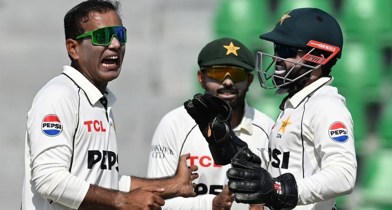 টেস্টের লাগাম টেনে ধরেছে পাকিস্তান