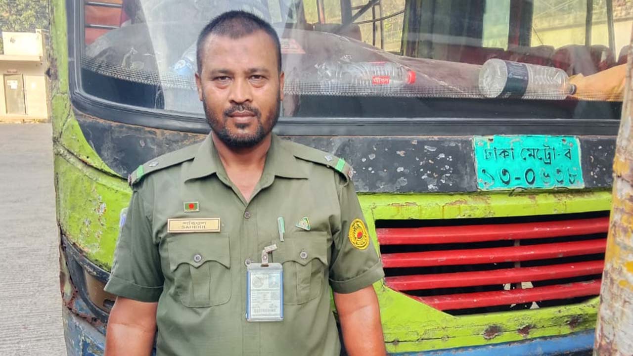 বিআরটিএ'র বিশেষ অভিযানে গণপরিবহন আটক