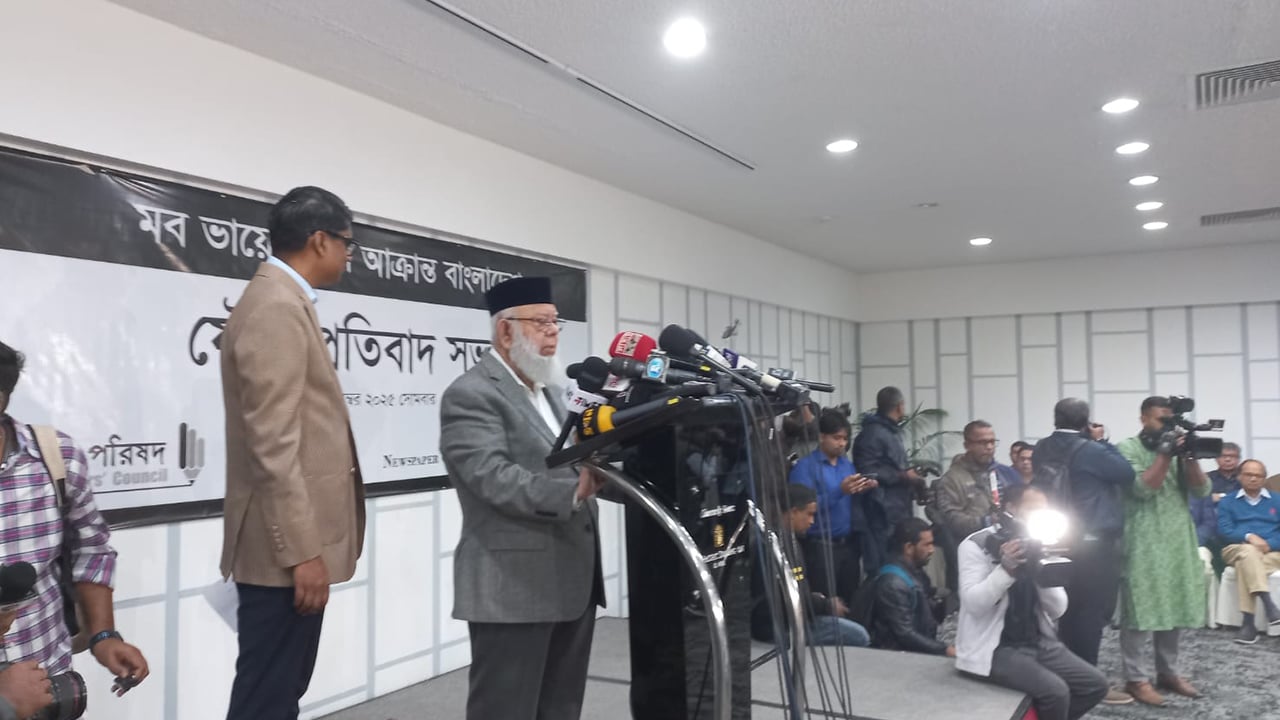 দুই পত্রিকায় হামলার ঘটনায় জড়িতদের আইনের আওতায় আনার দাবি