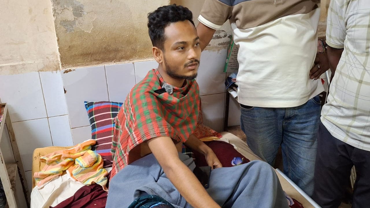 যুবদল নেতার অফিসে ছাত্রদলের ৮ নেতাকর্মীকে নির্যাতনের অভিযোগ