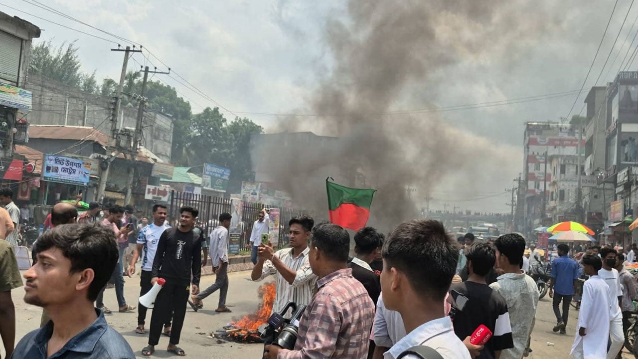নোয়াখালীতে মহাসড়ক অবরোধ করে ছাত্রদলের বিক্ষোভ