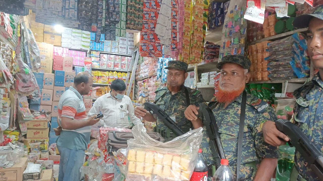 নোয়াখালীতে মেয়াদোত্তীর্ণ শিশু খাদ্য বিক্রির অভিযোগে জরিমানা