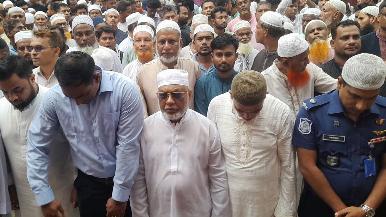 নোয়াখালীতে ব্যবসায়ী রফিক উল্যাহকে দাফন