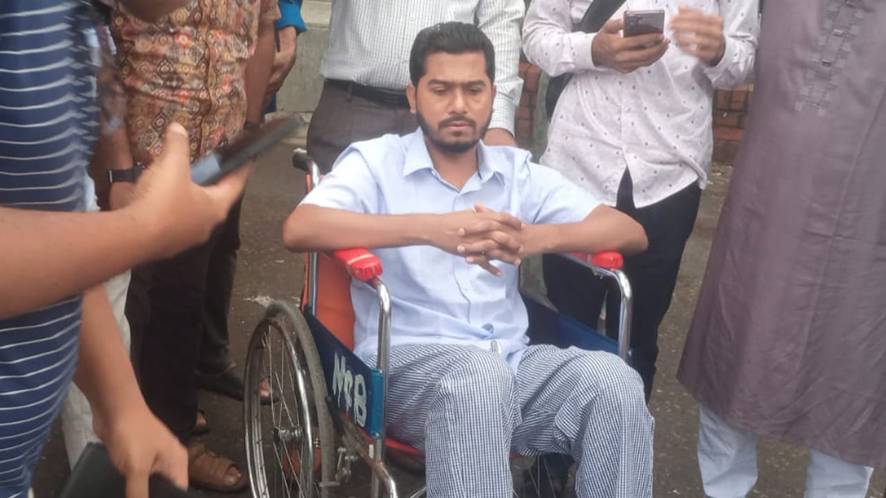 হাসপাতাল থেকে বাসায় ফিরলেন নুরুল হক নুর
