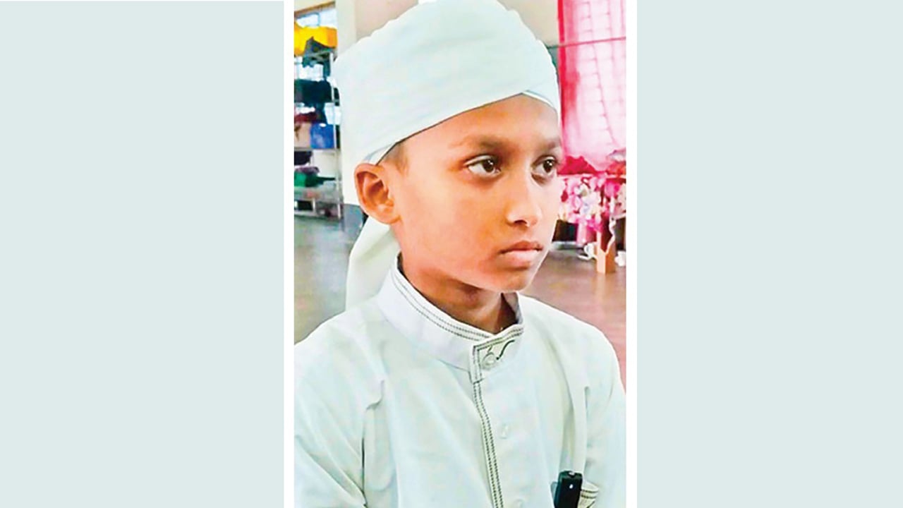মাত্র ১০ মাসে কোরআনে হাফেজ ৯ বছরের সিফাত