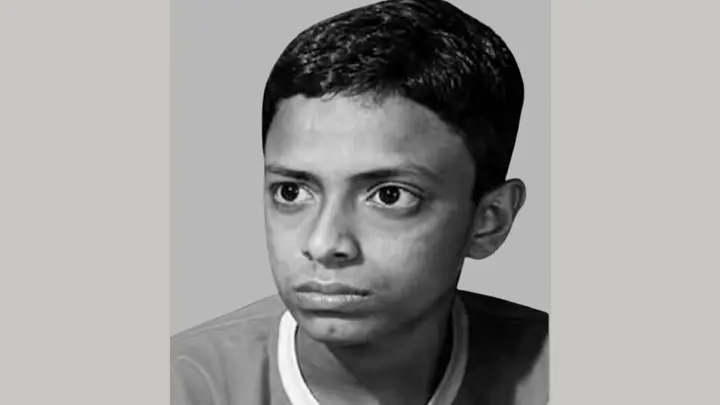 নরসিংদীতে নৌকা বাইচ দেখতে গিয়ে পানিতে ডুবে শিশুর মৃত্যু