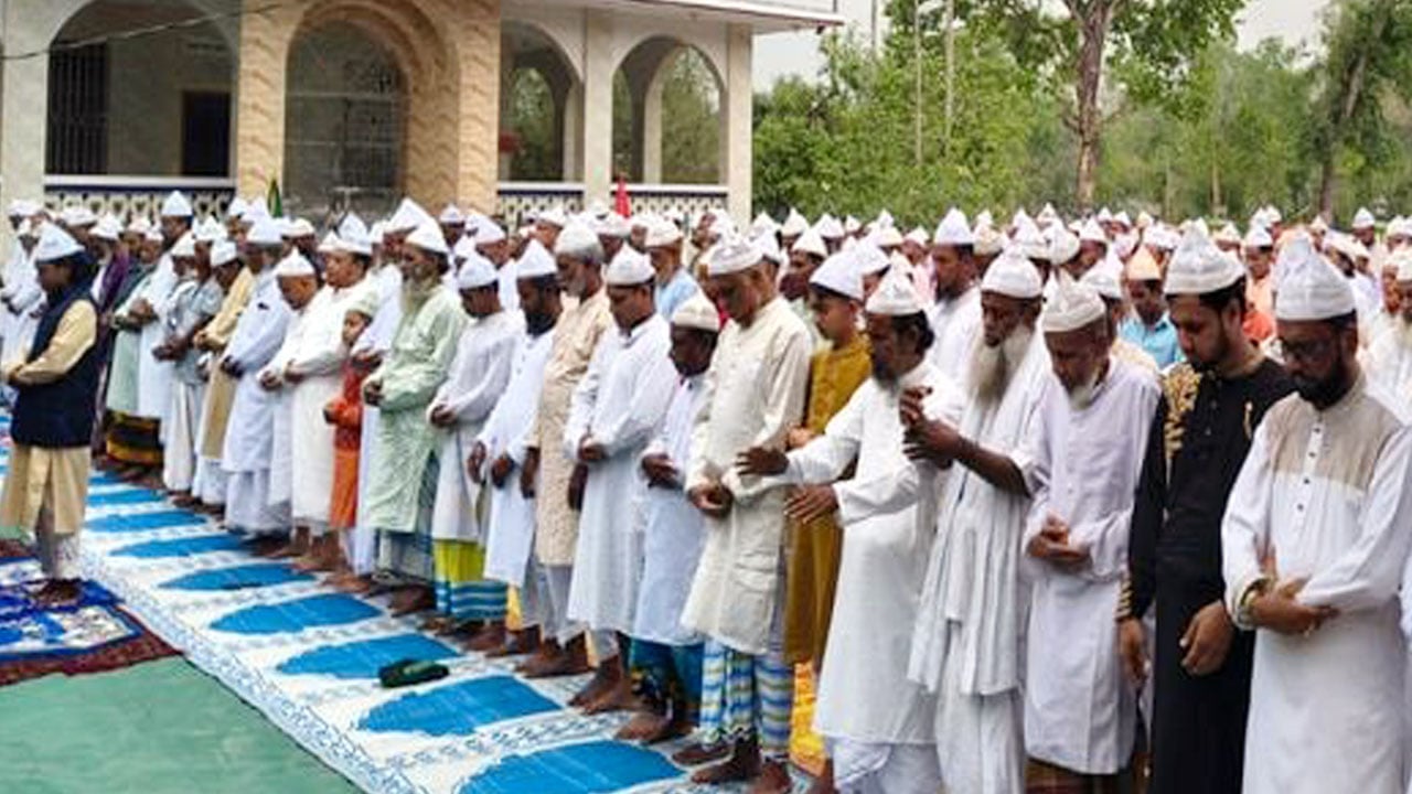 সৌদির সঙ্গে মিল রেখে নরসিংদীতে ঈদুল ফিতরের জামাত