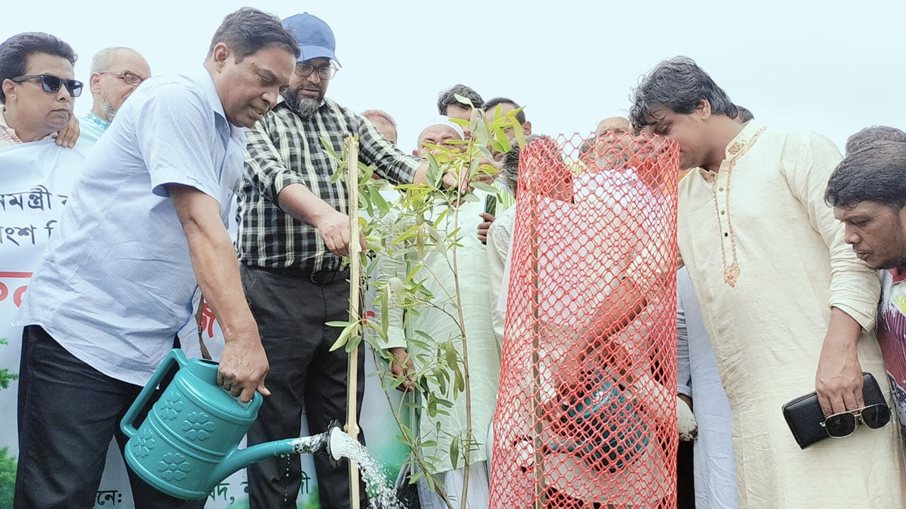 নরসিংদী জেলা পরিষদের উদ্যোগে বৃক্ষরোপণ উদ্বোধন
