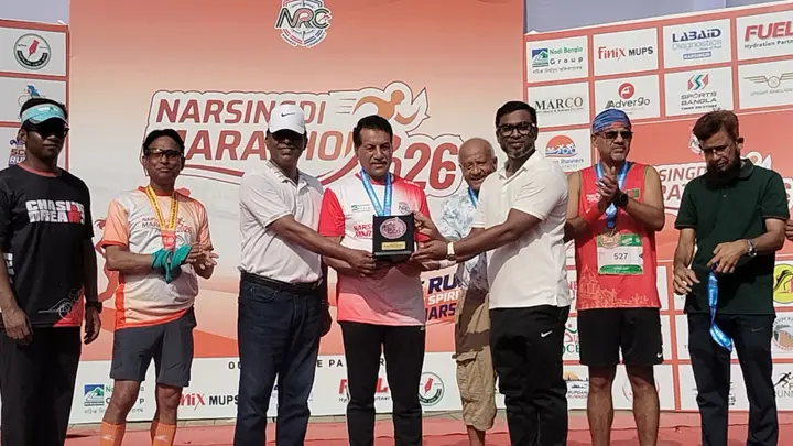নরসিংদীর ম্যারাথনে দেড় হাজার প্রতিযোগী, পিছিয়ে নেই ৭৫ বছর বয়সী খবির